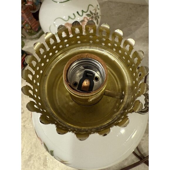 Vintage Milk glass electric hurricane lamp with brass base and floral motifs. - Picture 16 of 16